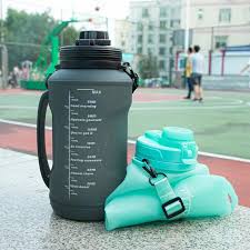 Garrafa de água dobrável, meio galão de silicone, dobrável, alça, 2L